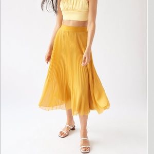 Aritzia Twirl Skirt in Cairo Gold